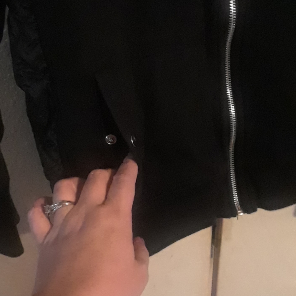 Laura Scott jacket. - Picture 3 of 7